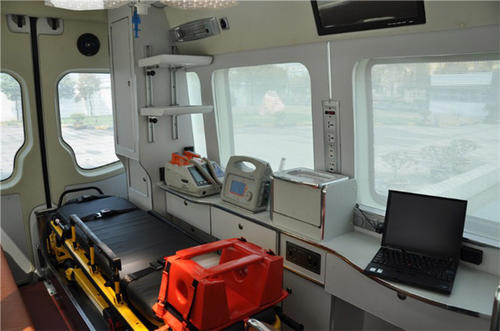 安宁市救护车内部